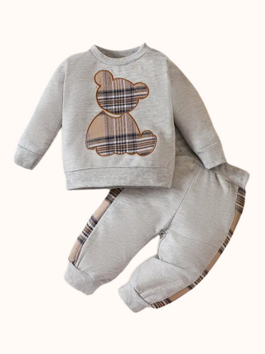 Comfy grijze jongens sweater set, bruin beren print. Maat 3 - 6 maanden en 6 - 9 maanden.